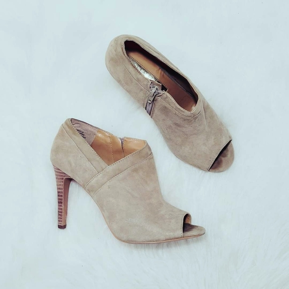 Audrey Brooke Madrid Booties - Picture 2 of 2